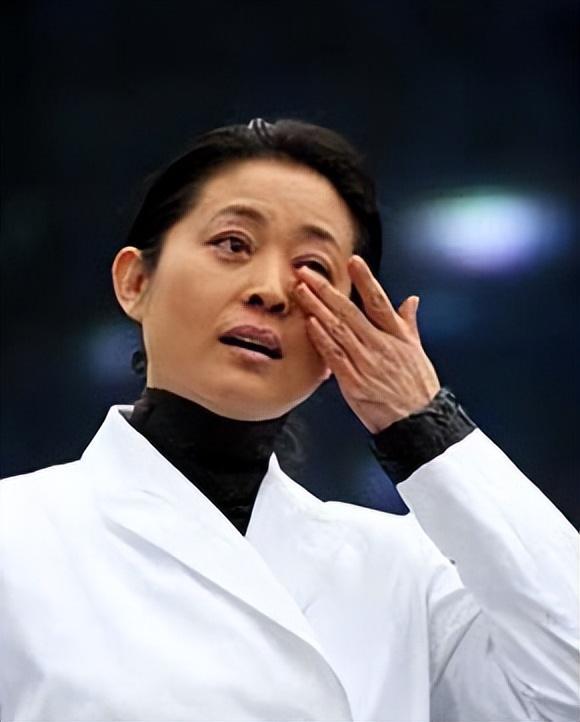 张译华表奖封帝，陈凯歌面部毫无表情，引起网友争议