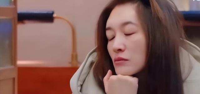 李小冉骂庆奶十分钟,评论区沦陷,庆奶:但凡显老一点她都不敢