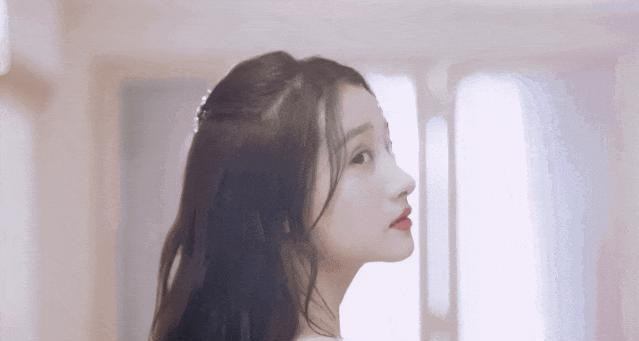 关晓彤真的胖了好多？网友：这脸盘这体型，是真让人不敢相信！