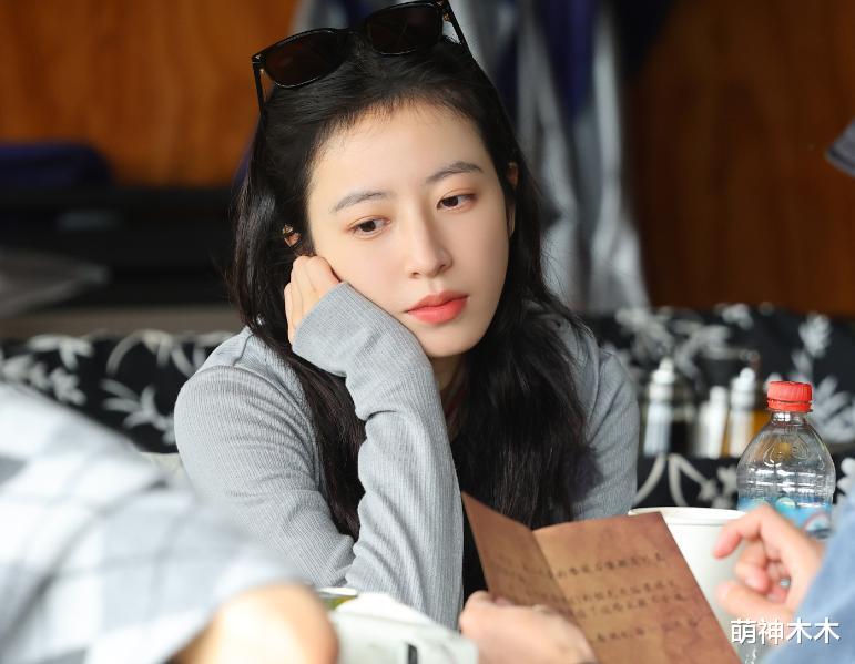 周雨彤评论区沦陷!《花少6》背后吐槽陈好,被质疑两副面孔