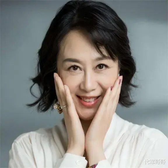 她30岁走红,低调嫁给乒乓王子,如今在《玫瑰的故事》中演美丽妈妈
