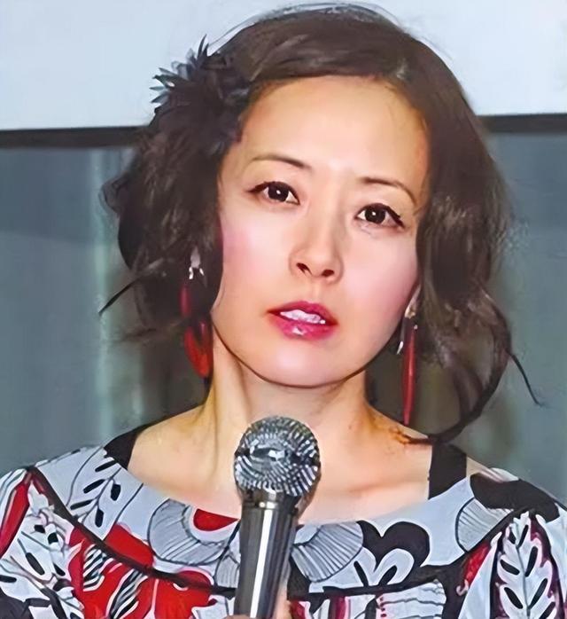 65岁却有25岁的脸,二婚嫁小30岁总裁,冻龄女神徐贞姬到底有多牛