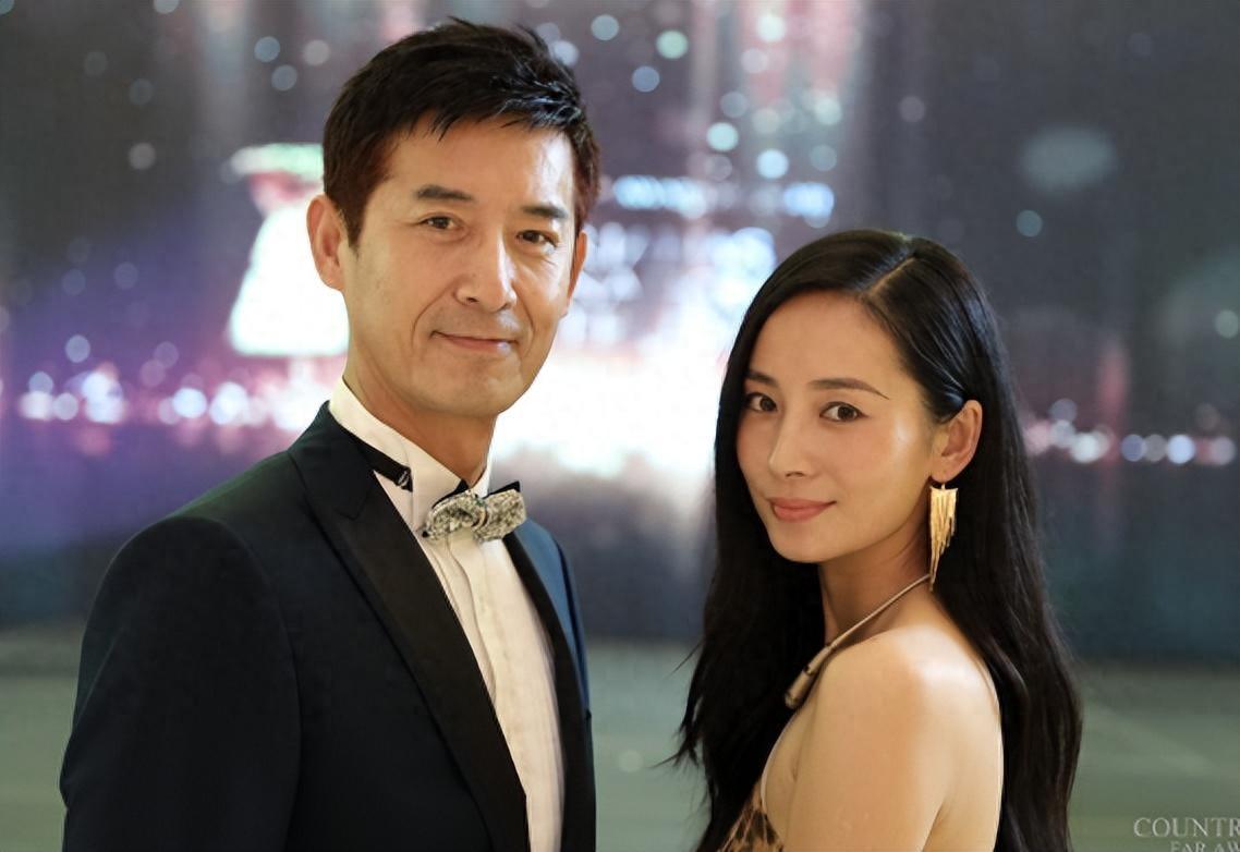 原来他们是两口子,戏里戏外都是夫妻,看不出年龄相差有16岁