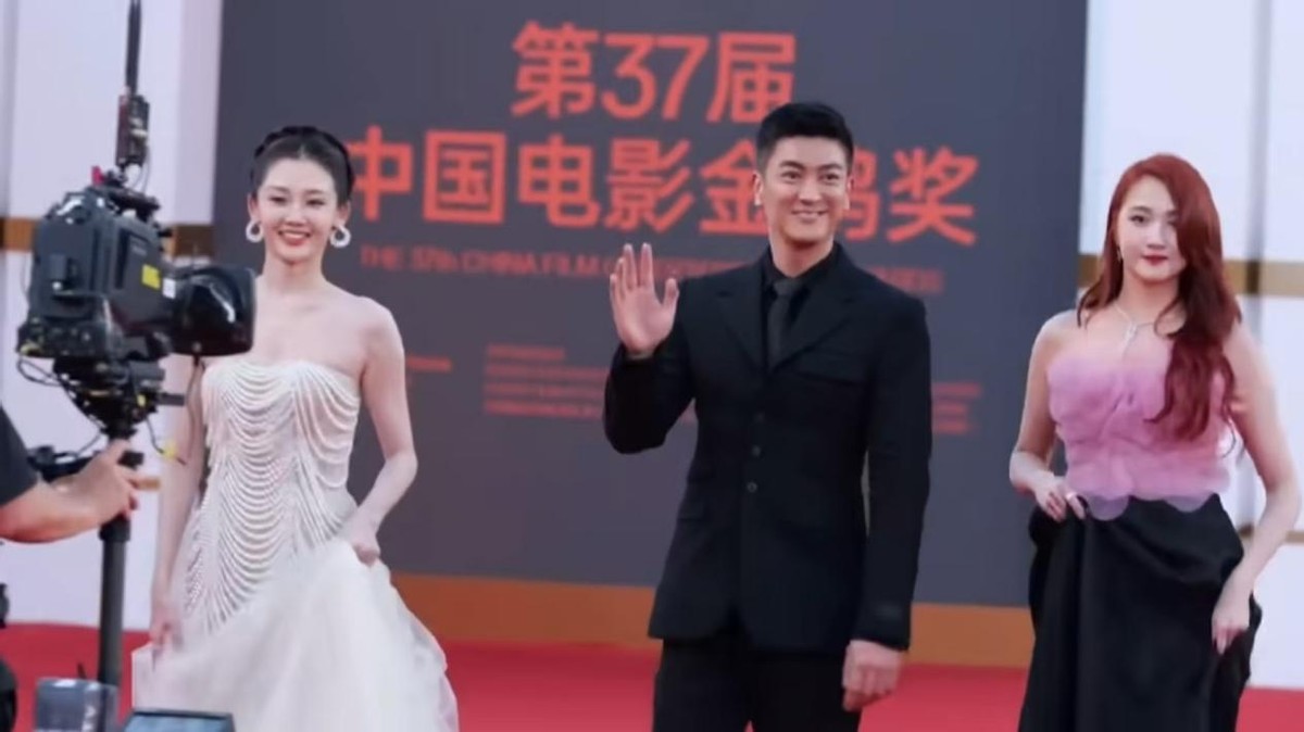 与鹿晗相恋7年，关晓彤逐渐沦为笑话，网友们的话开始应验了！