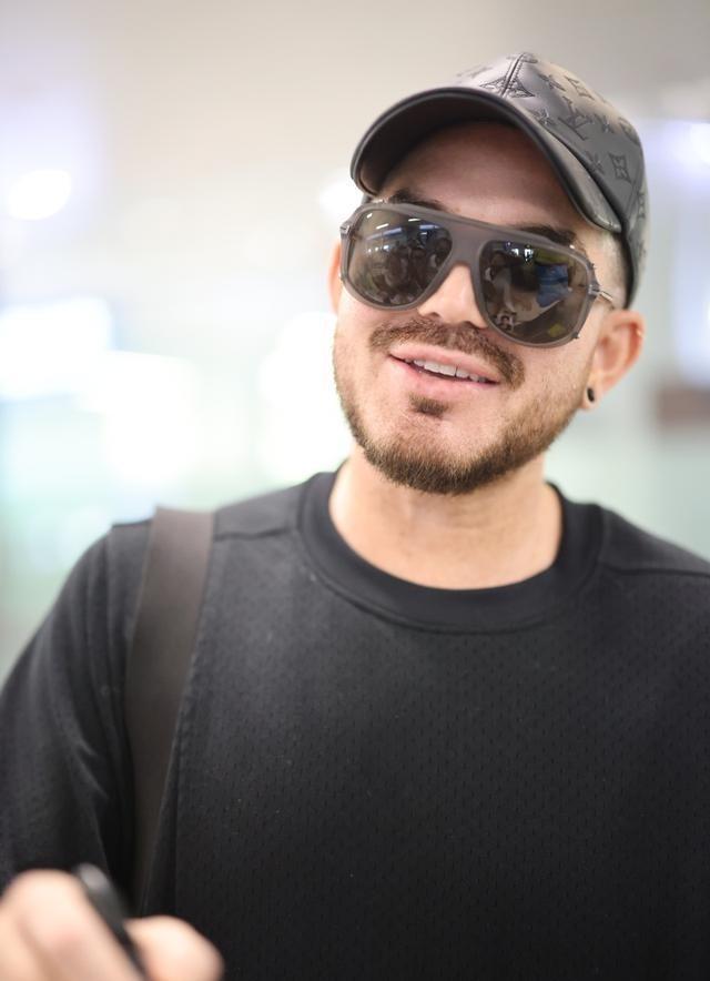 表面红得发紫,却拿不出一首像样的代表作,这些明星太尴尬