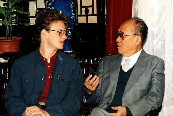 姜昆洋徒弟大山:4次登上春晚爆红,却因冯巩一句话果断离开中国