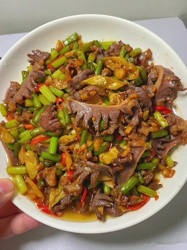 夏天,少吃猪肉多吃它,营养极高,晒干后美味翻倍,不懂吃真可惜