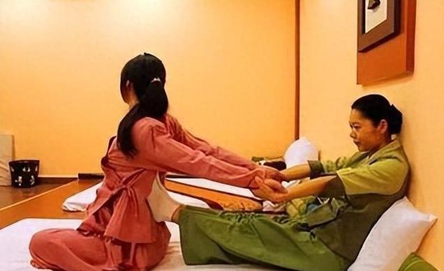 噩耗,31岁女歌手因颈部按摩离世,从瘫痪到离世仅1个月时间