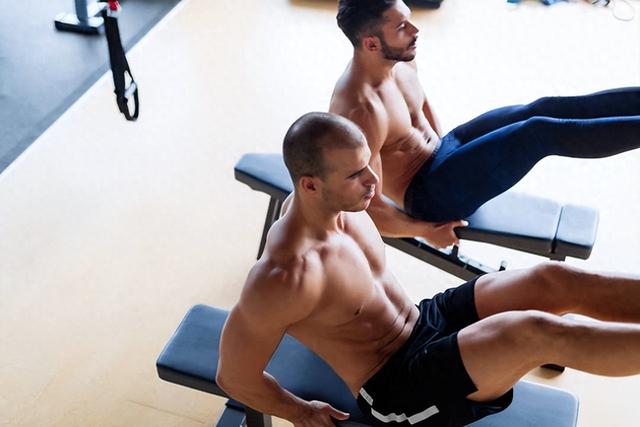 健身房里的药罐子们