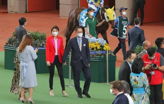 许晋亨:零花钱仅200万 为啥能用千万养马,其实每年收取上亿房租