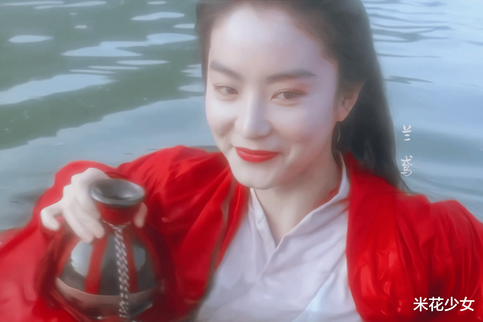 张雨绮挑战东方不败,网友质疑其上围丰满不符常理,难以服众