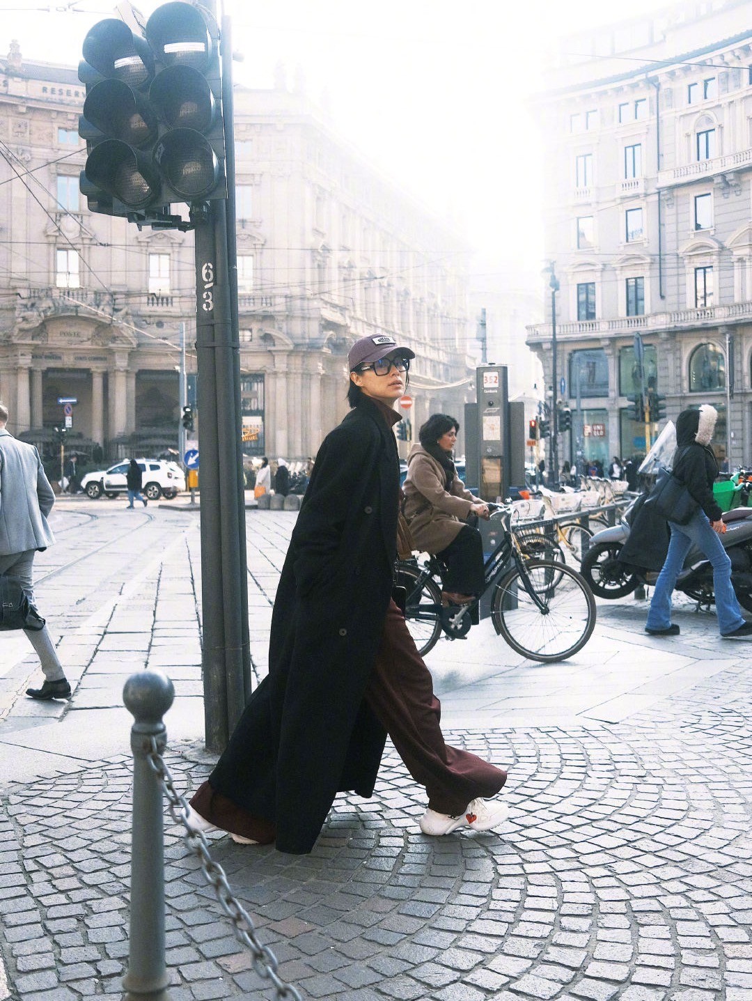 米兰时装周：被刘涛和胡杏儿惊艳，不穿暴露礼服却艳压群芳