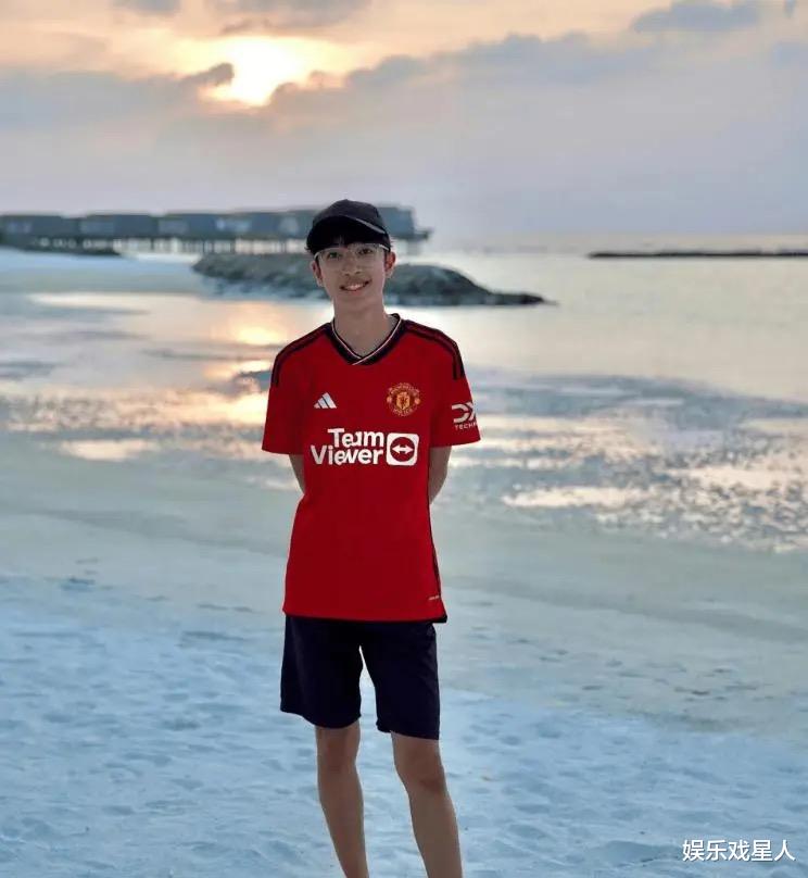 李克勤儿子喜获大学录取,外貌成热议焦点,网友直言“丑”!