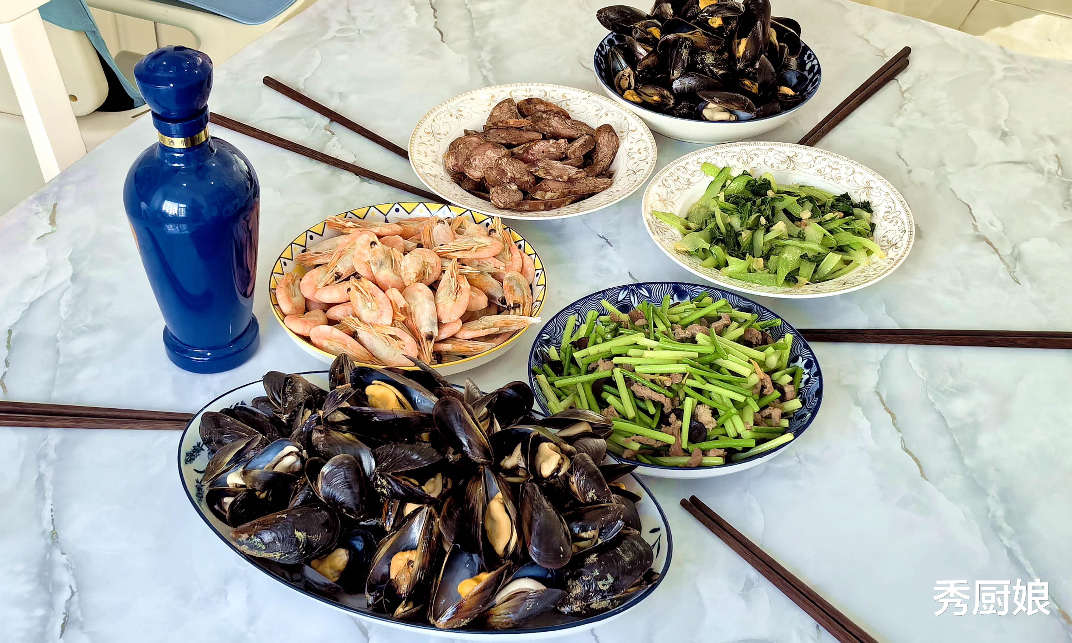 山东80岁老人回娘家,76岁弟媳做一桌饭菜走红,网友:“真寒酸”