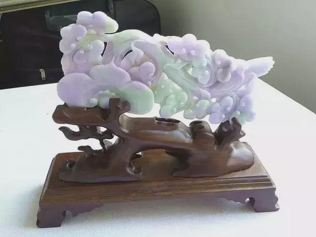 翡翠玉石雕件的底座有什么美学讲究？