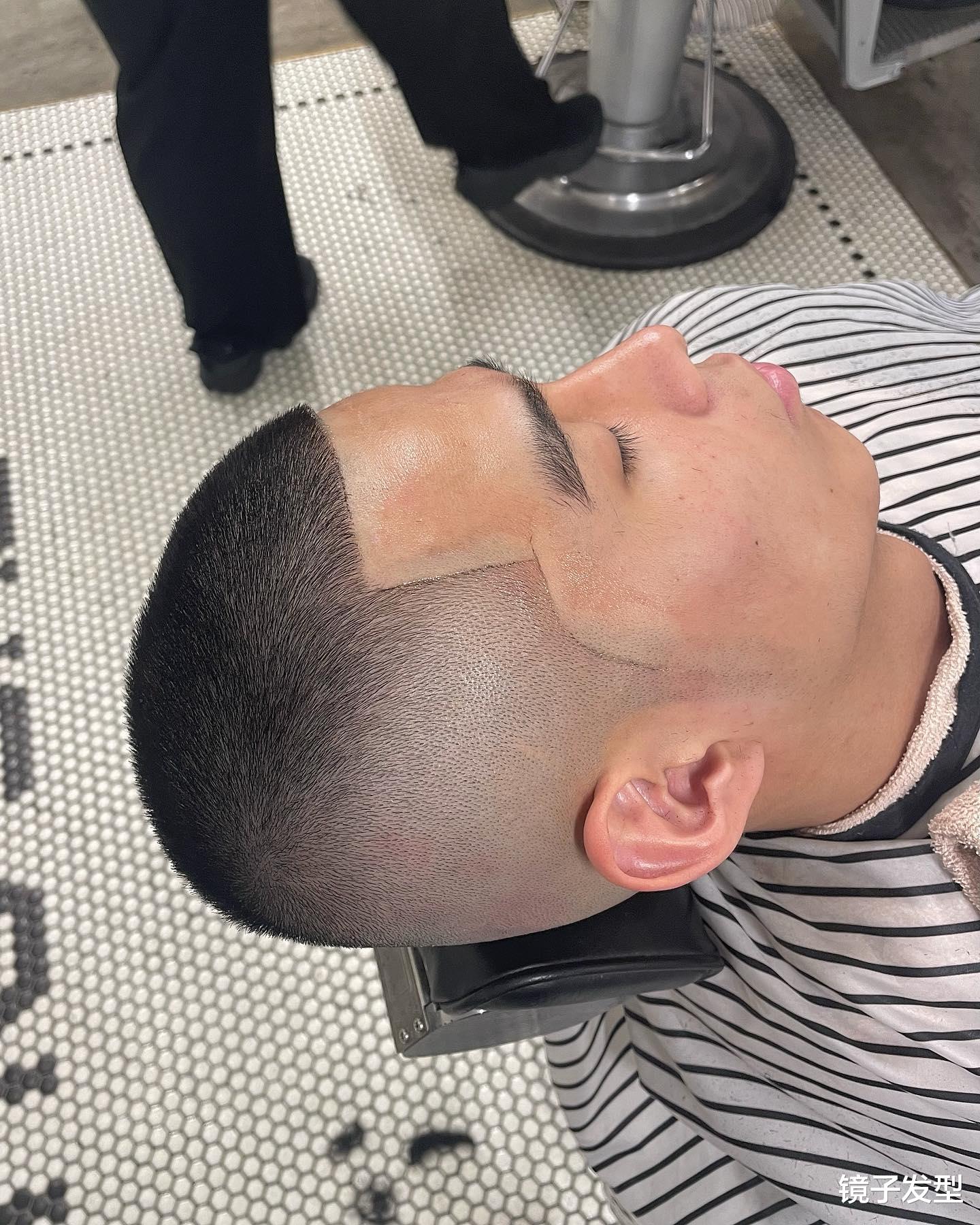 最考验男人颜值的发型来了,超短圆寸头,超级清爽有型