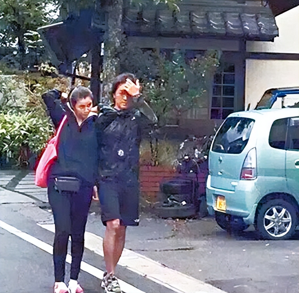 真假？曝郑伊健离婚，和妻子各玩各的互不干涉，定居日本原因被扒