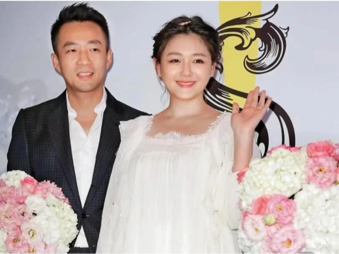 48岁大S北京打官司想分麻六记4.8亿,网传法庭上惨败 张兰:此舟已过万重山