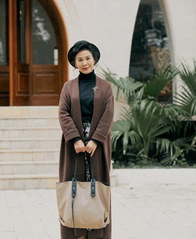 50+女人，为什么说这7类打扮“最掉档次”？看完几组对比你就懂了