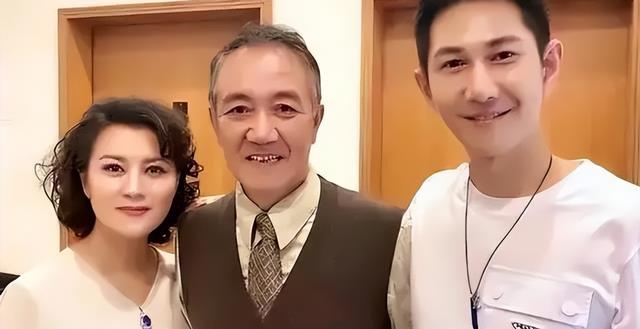 善恶终有报!“抛妻弃子”的李幼斌,如今等来的是儿子30年的报复