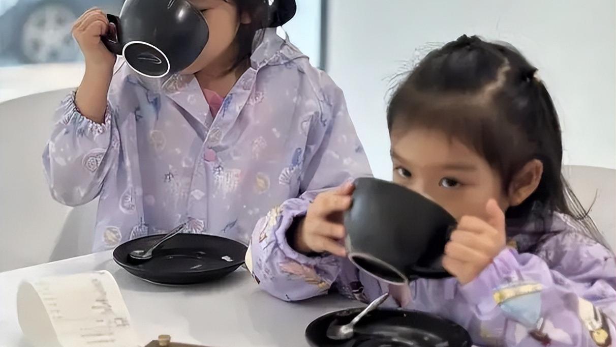 霍启刚5岁小女儿人生赢家！长相遗传最美港姐奶奶，哥哥是接班人