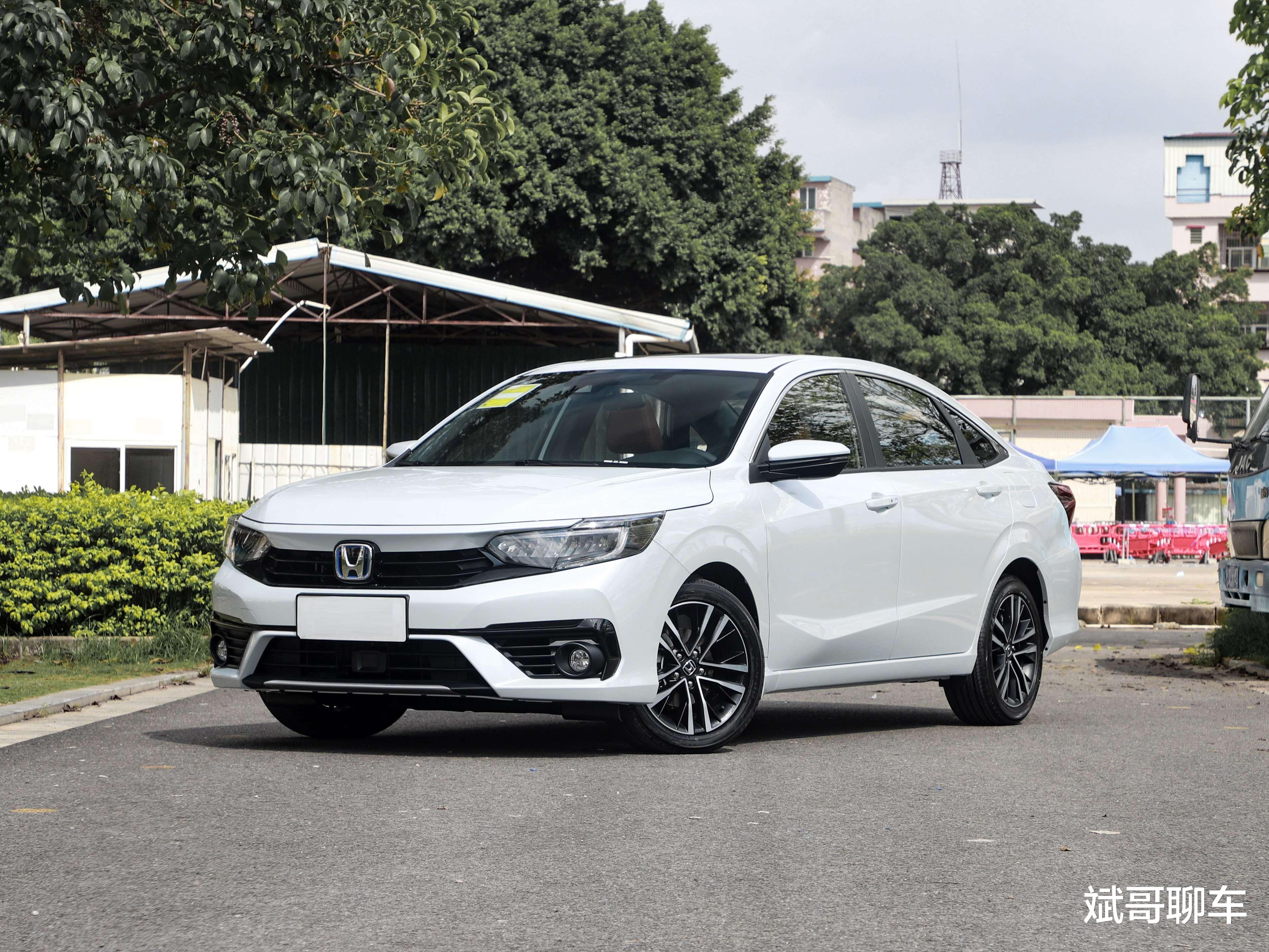 6万！合资“全能”家轿，百公里油耗仅4.9L，还要啥日产轩逸