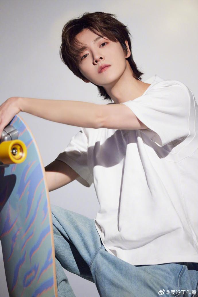 鹿晗《五哈》新造型曝光,金色长发萌态十足,粉丝直呼:太可爱了
