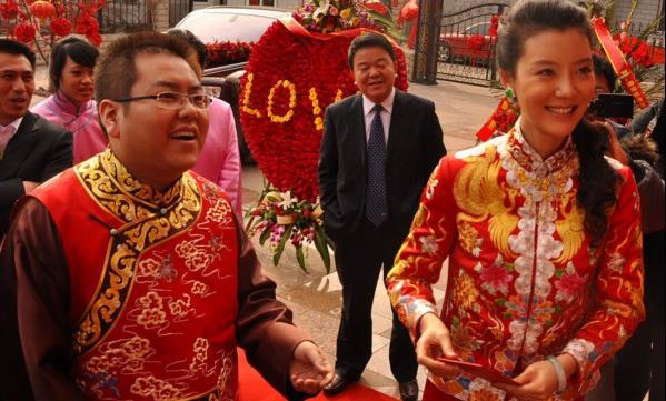 车晓该有多自信?和江疏影同框,科技脸和原装脸差距一目了然!