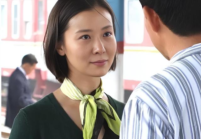 从“痛恨小三”到“成为小三”，被李亚鹏抛弃过的柯蓝有多疯狂?