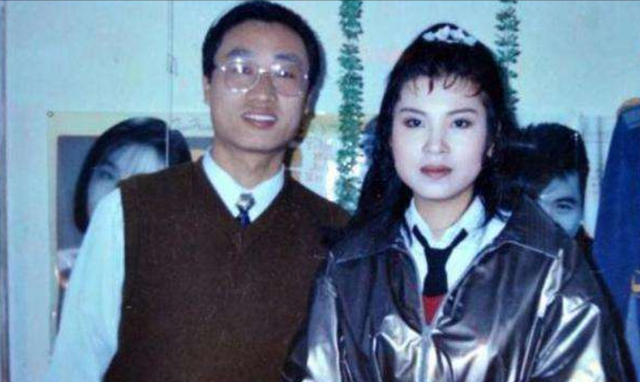 她9次登上春晚,被老外骗走3000万,40岁嫁小13岁男友,如今怎样