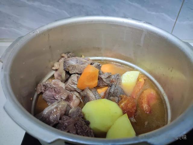 入秋后,这肉再贵也要吃,一健脾胃,二补气血,老年小孩要多吃