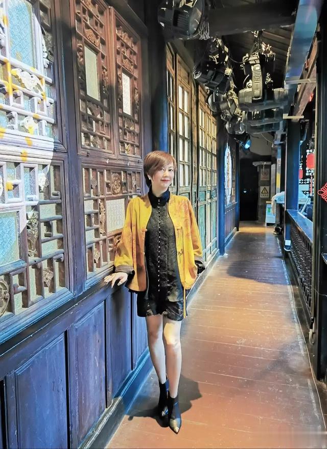 半老徐娘,风韵犹存!