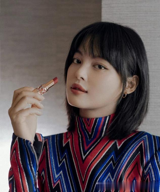 “发型”对女人颜值的影响有多大？看完辛芷蕾前后对比，你就懂了