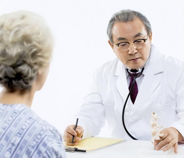 吃钙片的最佳时间被发现！医生：吃错了时间影响效果，别大意