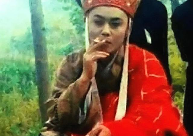 演员片场不拍戏的时候干啥?第一张忍住了,张铁林让人笑到肚子疼