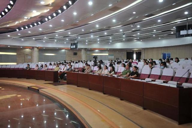 公务员对工作不满,往单位饮水机投放母猪激素,全办公室都胖成猪