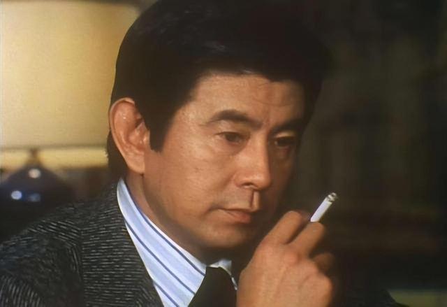 宇津井健的旷世恋:爱妻患病40年不离不弃,83岁去世当天娶了初恋