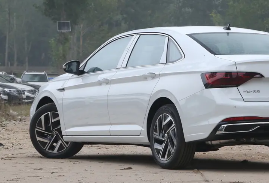 大众终于放下面子！从13万降到7.5万，十月大卖20820辆，心动了