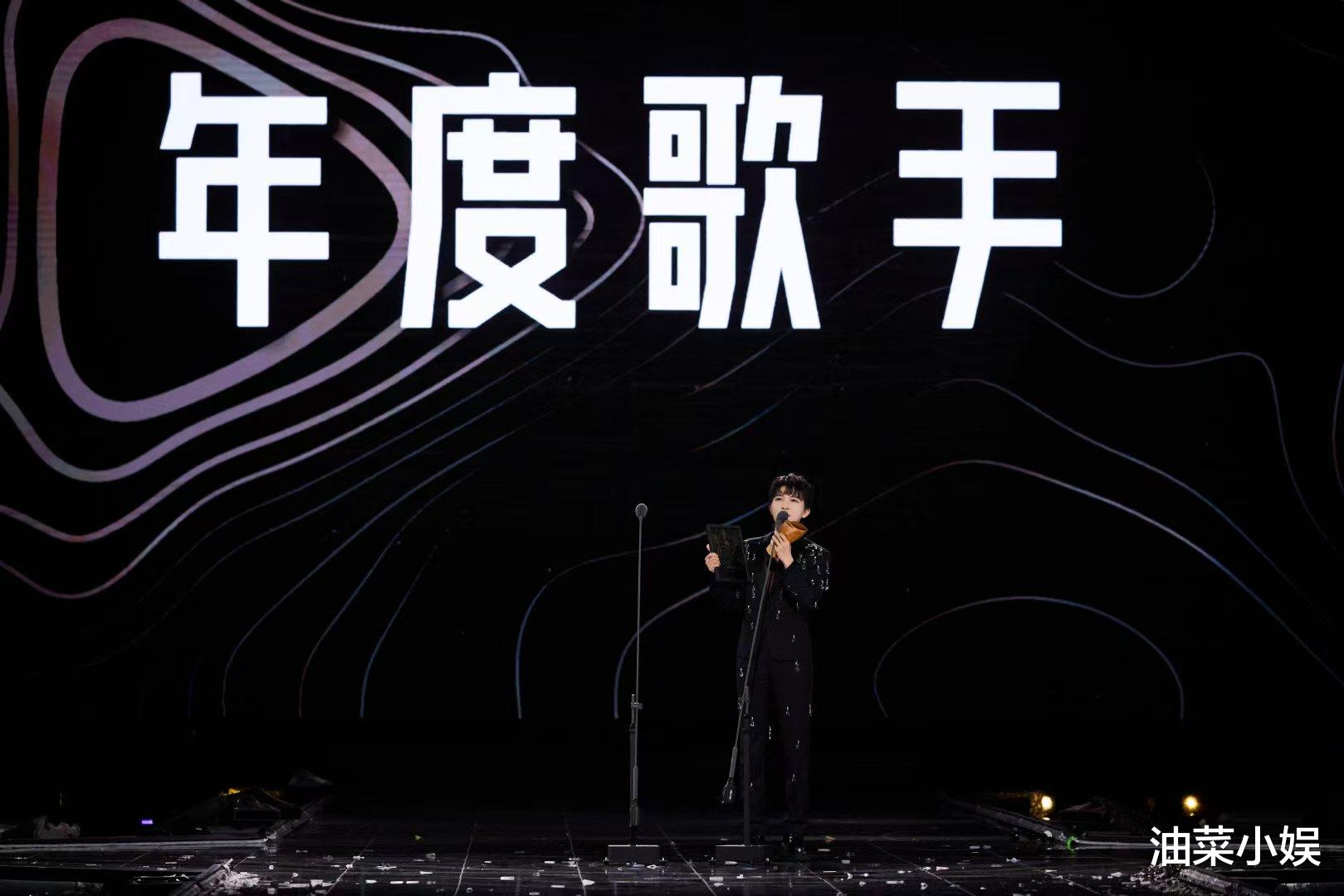 2024乐坛回顾:周深八获年度歌手奠定地位 专辑爆曲演唱会全面开花