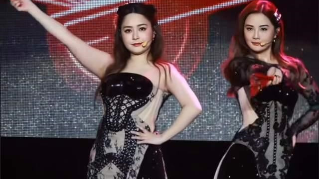 阿娇私密照风波后首露面，身材发福被调侃，和阿Sa同框略显粗壮