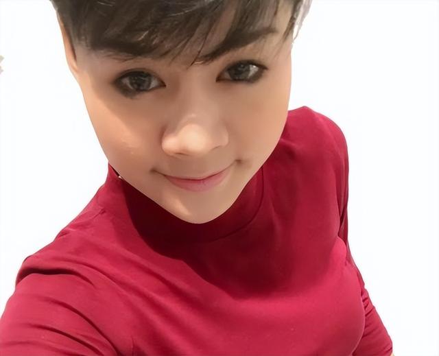 苏提达铁腕，泰王新宠欧拉弄32岁生日，没赏赐封妃只拿海报打发了