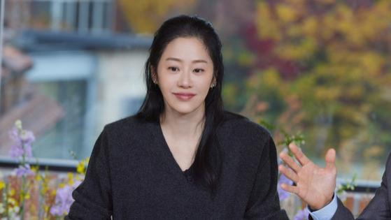 韩国知名女星透露，与“三星创始人外孙”约会，放弃了留学