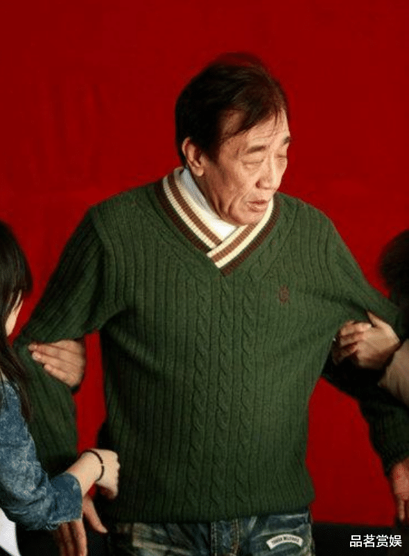 ?82岁张帝现状:白发老态,儿子上高中,小33岁妻子仍风韵犹存