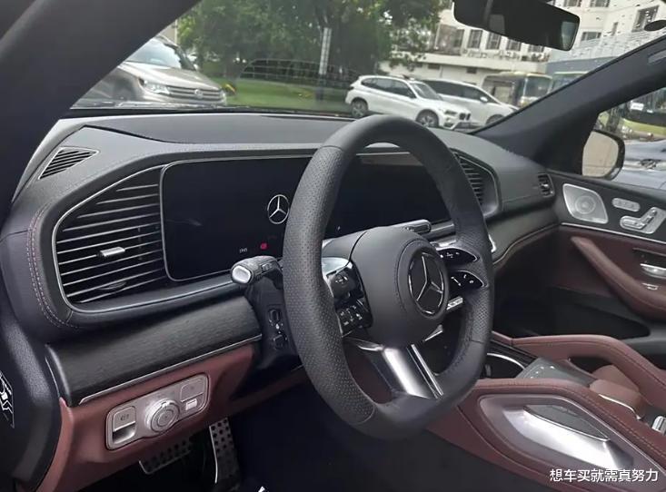浙商花170万买奔驰GLS580，V8双涡引擎，23寸黑曜轮毂，硬派桀骜