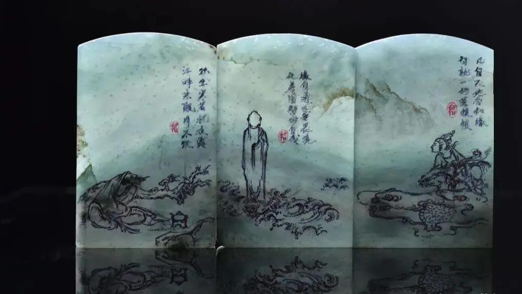 三块蓝水飘雪花棉的翡翠片料，设计集合了地海空，太有竟境了！