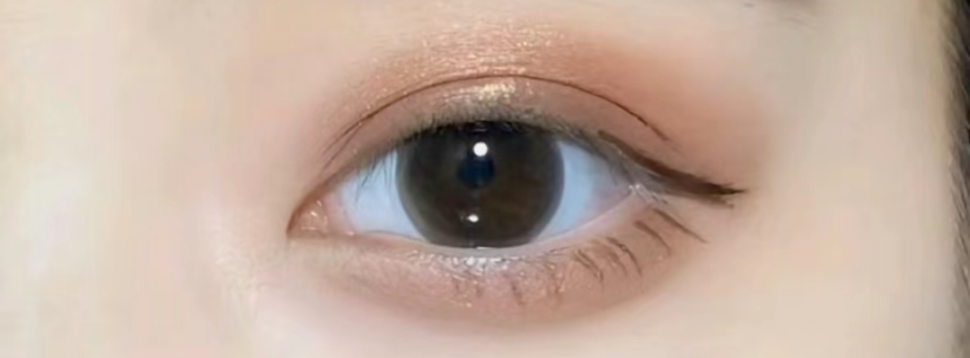 为了给奢牌站台从霸气红裙到情趣黑纱？这别又是第二个Lisa吧