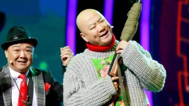 春晚|20次上春晚，58岁还单身无子，因一句话陷入亿元索赔，他还好吗？