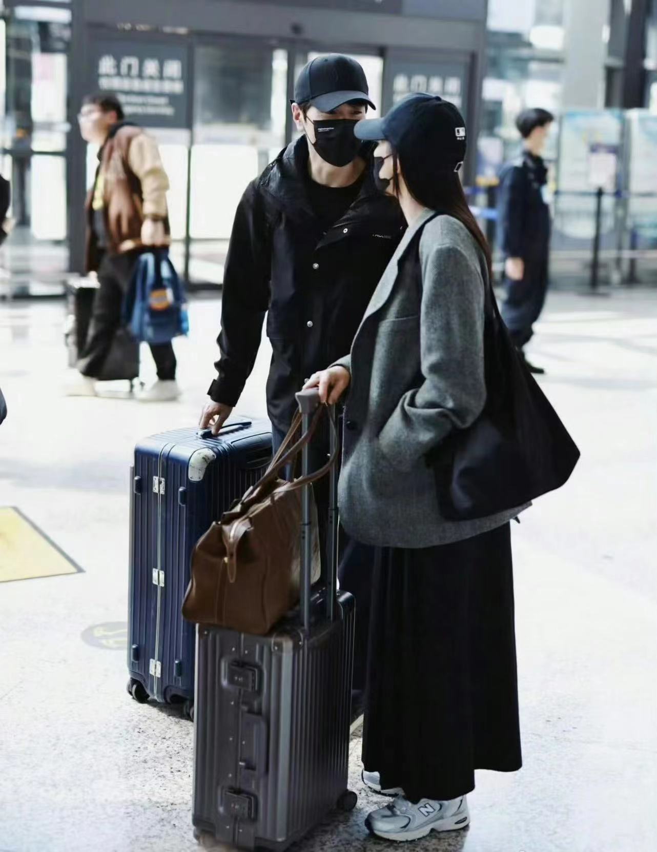 高圆圆赵又廷机场告别好甜