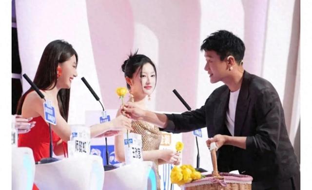 佟大为|佟大为重返《非诚勿扰》舞台，寄语女嘉宾：勇敢如黄亦玫无畏追爱