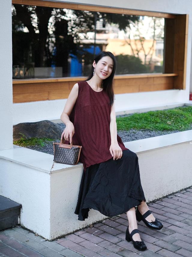 黑色裙子配什么上衣？四个公式让你穿出时尚感